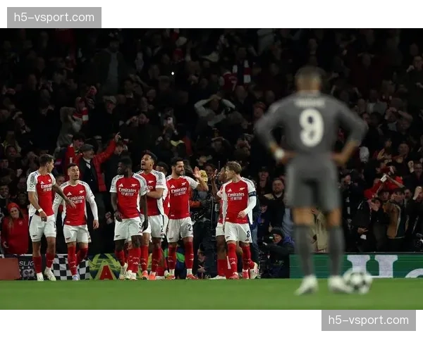 里尔vs图卢兹：佩罗任意球直接破门技惊四座